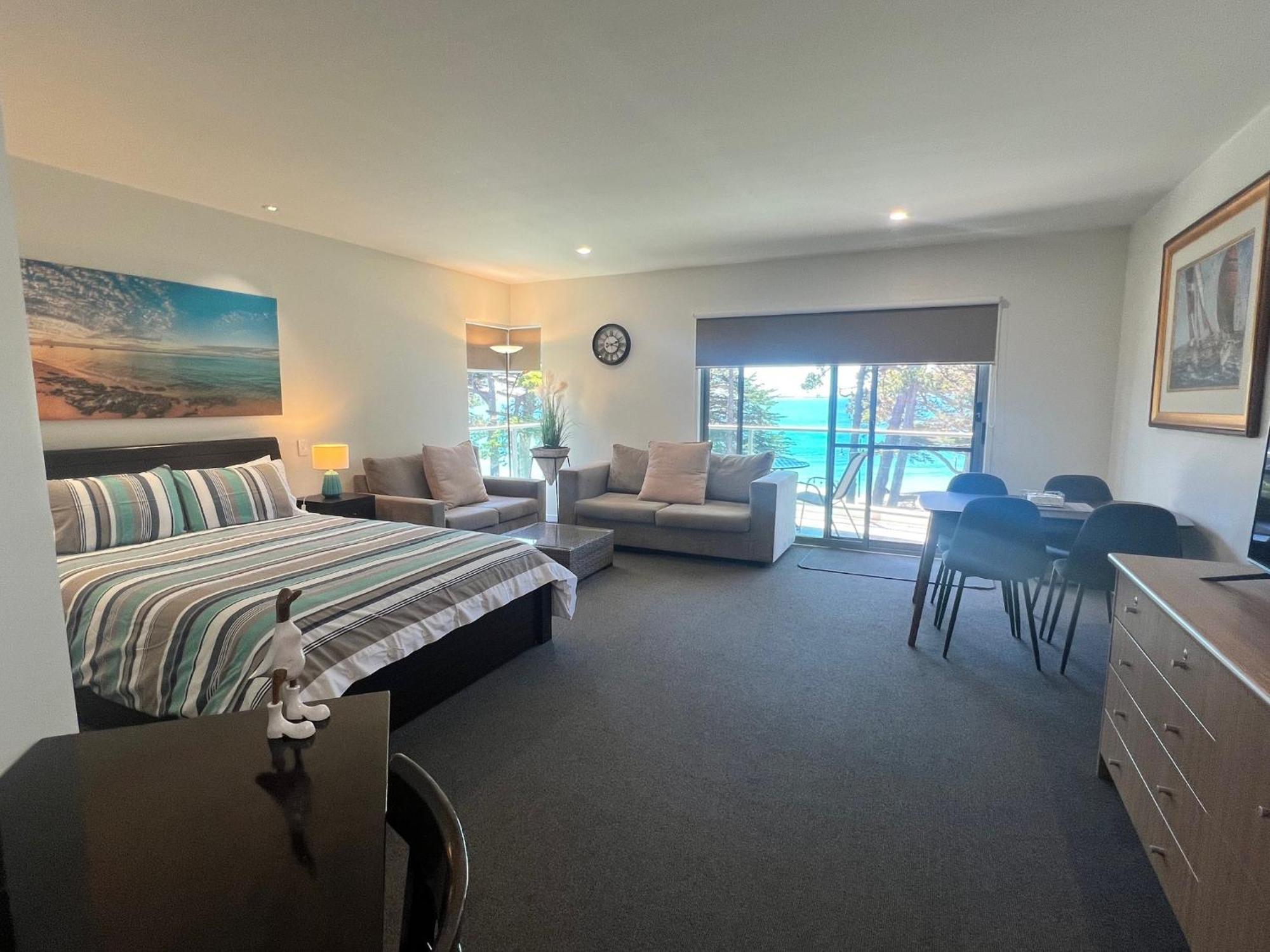 Phillip Island Holiday Apartments カウズ エクステリア 写真